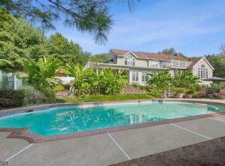 16 Country Club Ln, Phillipsburg, NJ