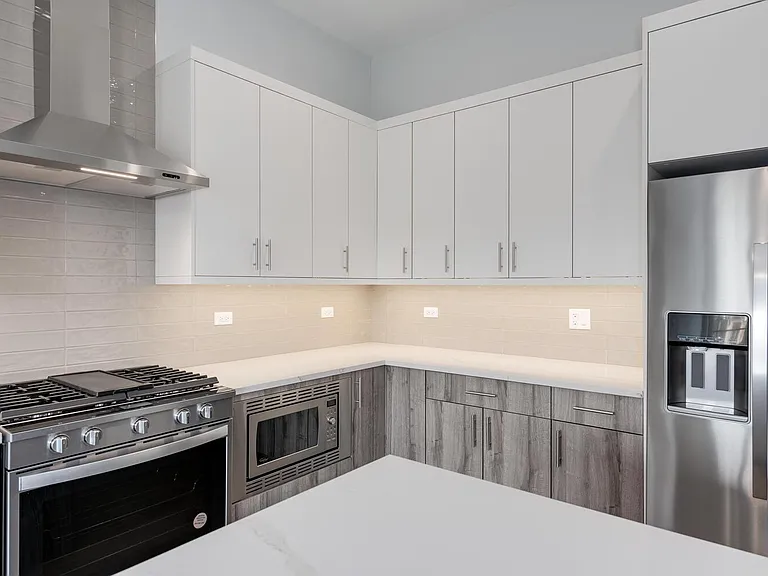 2139 W Madison St — Photo 6