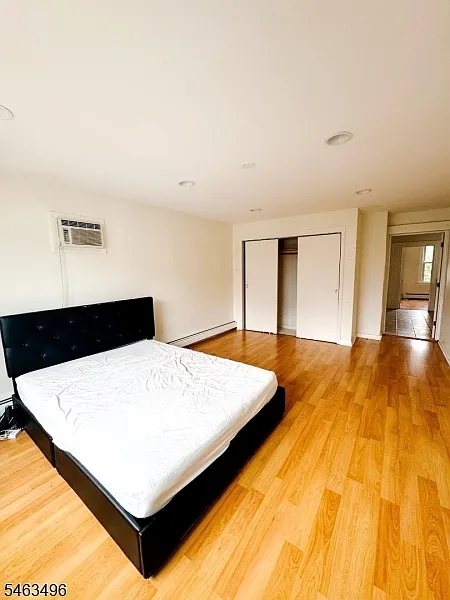 3 bed, 1.0 bath, 1900 sqft, $3,300 — Photo 4