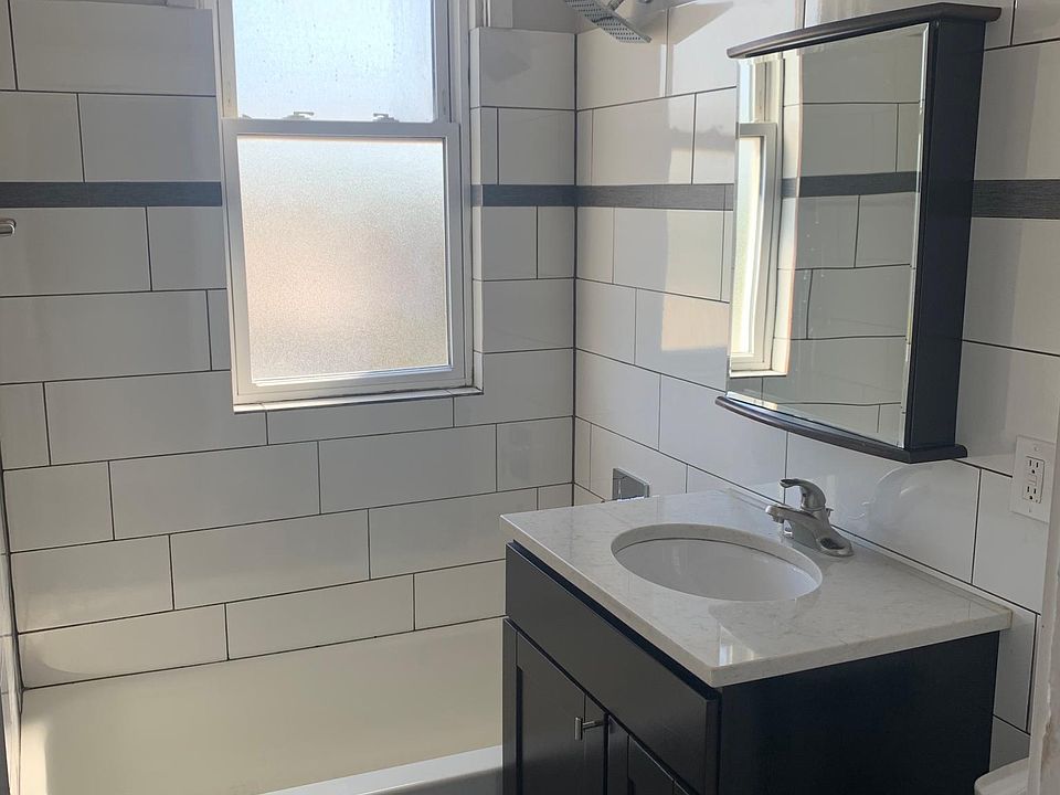 1st image of 2112 N Maplewood Ave #2