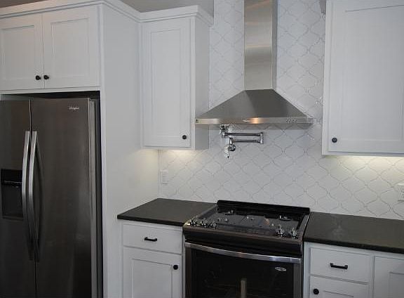 4th image of 1794 James Ave
