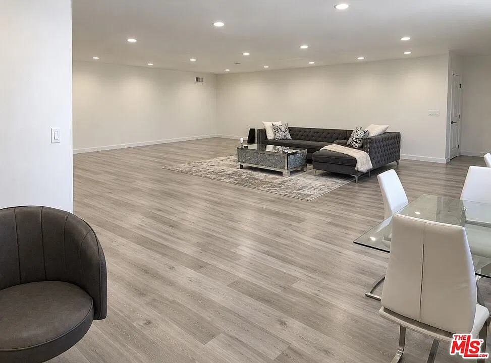 1118 S Holt Ave — Photo 3