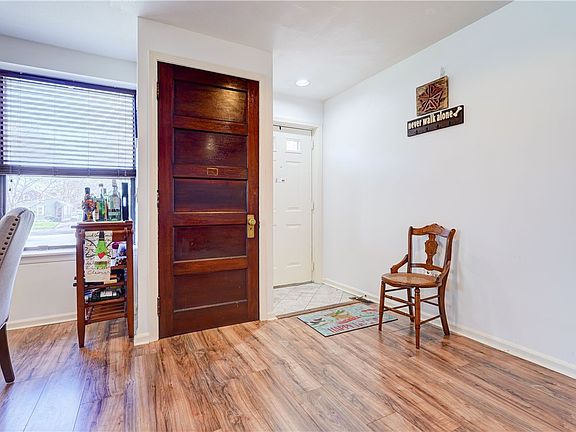 3rd image of 115 Gregory Park