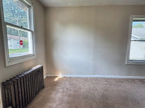 3rd image of 460 Netherwood Drive