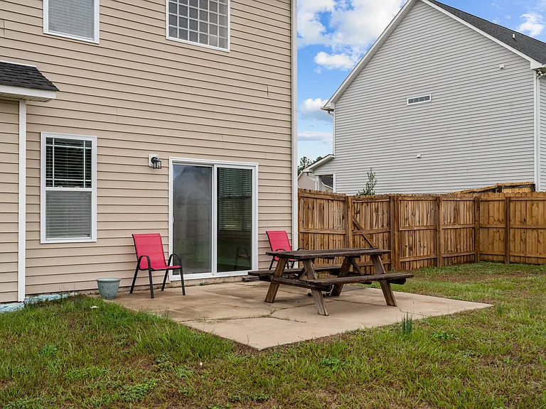133 Lockwood Dr — Photo 38
