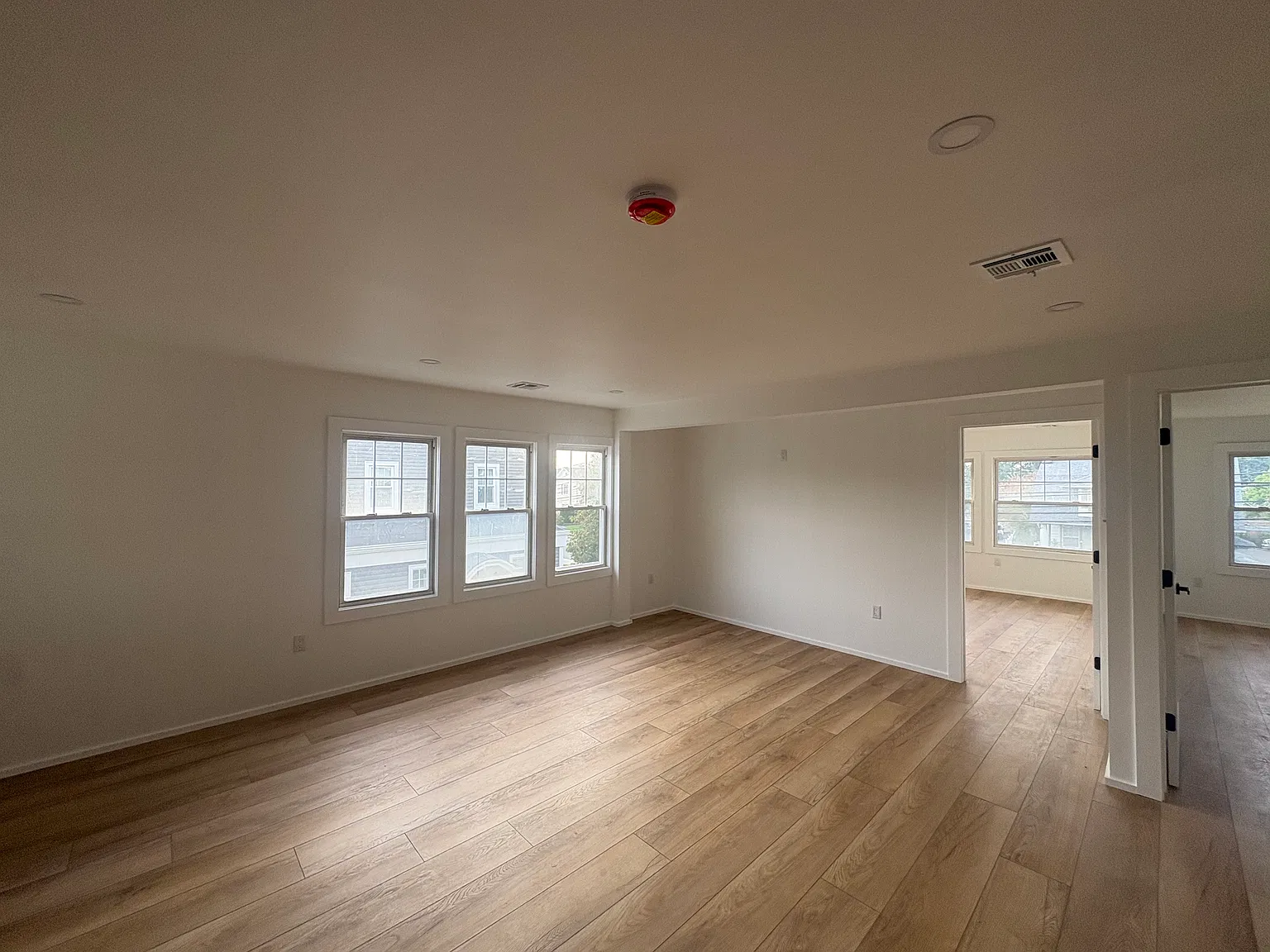 3 bed, 1300 sqft, $3,600 — Photo 1