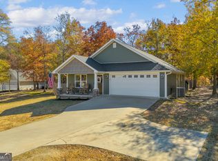 323 N Point Cir, Hartwell, GA 30643