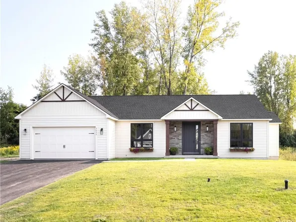 3033 Chillingham Way, Lysander, NY 13027