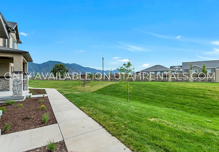 793 N 2560 E — Photo 18