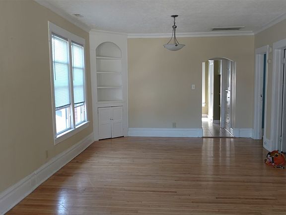 bright, spacious living/dining area