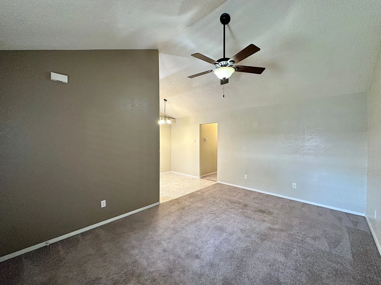 401 W Lincoln Ave — Photo 2