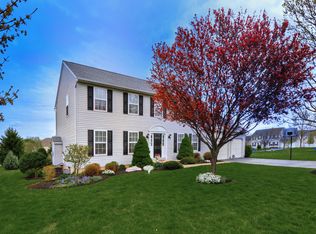 4 Fieldcrest Dr, Collegeville, PA 19426