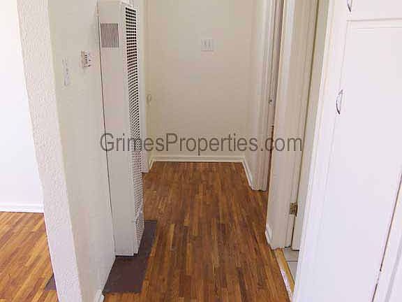 3rd image of 1110 Wilmoore Dr SE APT A