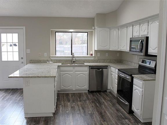 2nd image of 2028 Meadowbrook Dr