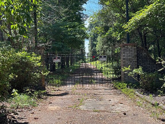 3rd image of 475 County Road 411