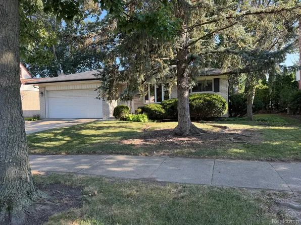 22475 Cranbrook St, Woodhaven, MI 48183