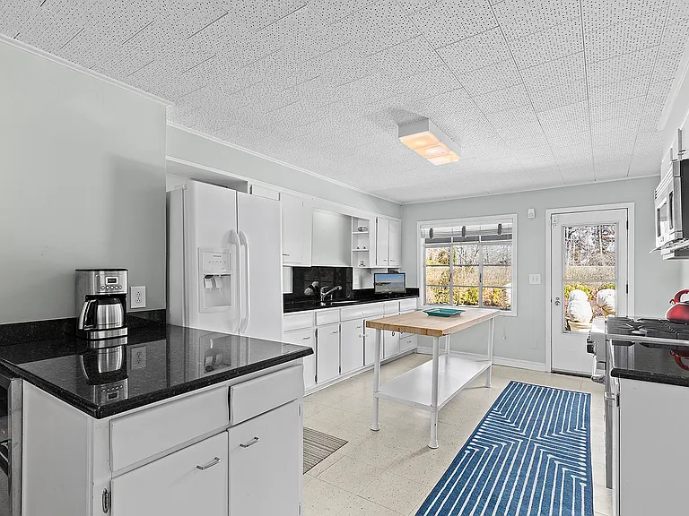 9 Ocean Ave — Photo 10