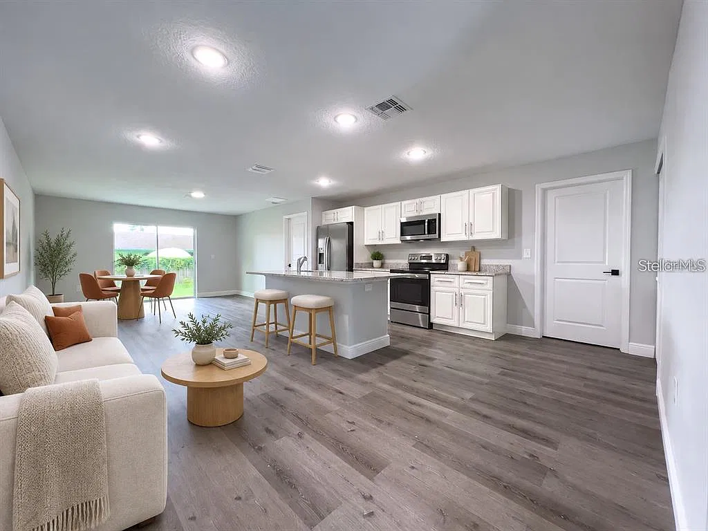 3 bed, 2.0 bath, 1290 sqft, $1,897 — Photo 3