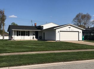 9117 Hawthorne Dr, Munster, IN 46321
