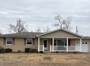 24 Cessna Dr, Centralia, IL 62801