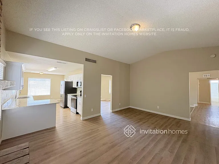 4205 N 101st Ave — Photo 5