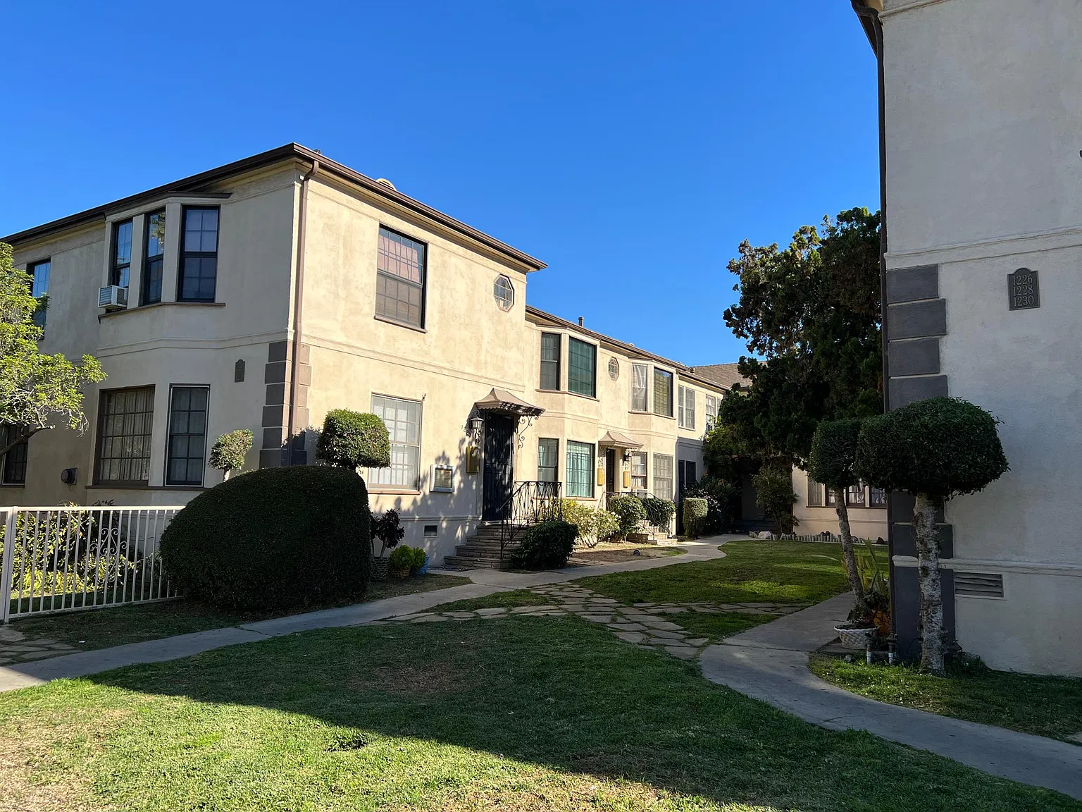 2 bed, 875 sqft, $2,200 — Photo 1
