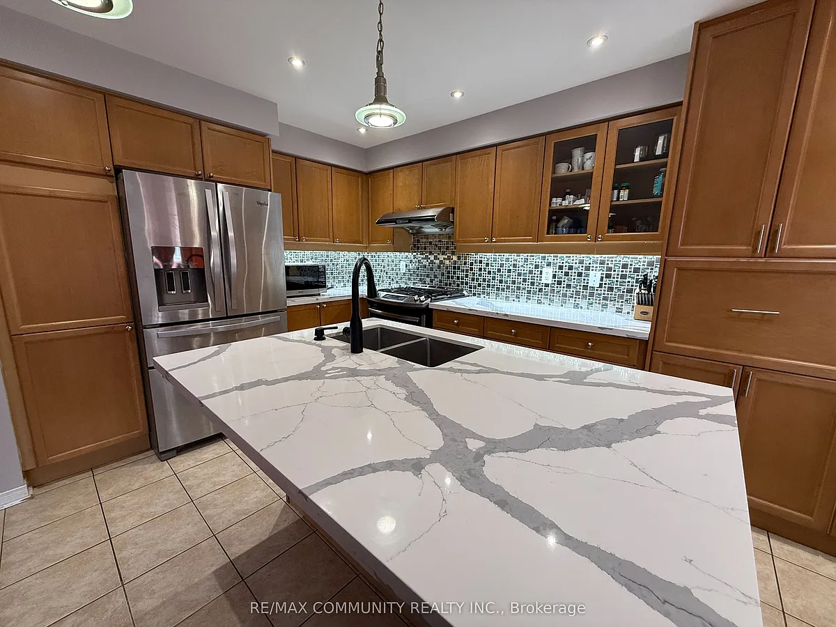Building Photo - 11 Barden Cres #B1