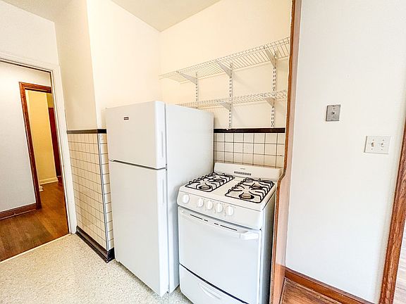 4th image of 26 W 22nd St #303