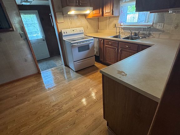 3rd image of 303 W Main St