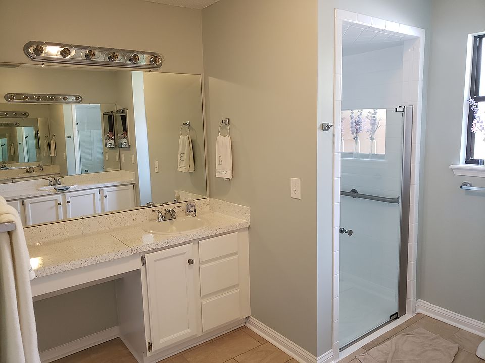 Master with two vanities