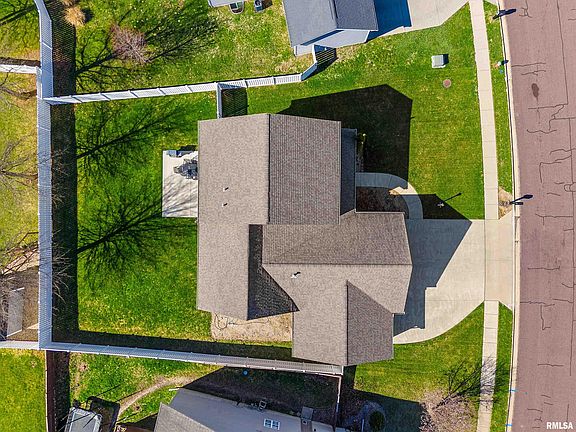 4th image of 833 Stonelake Dr