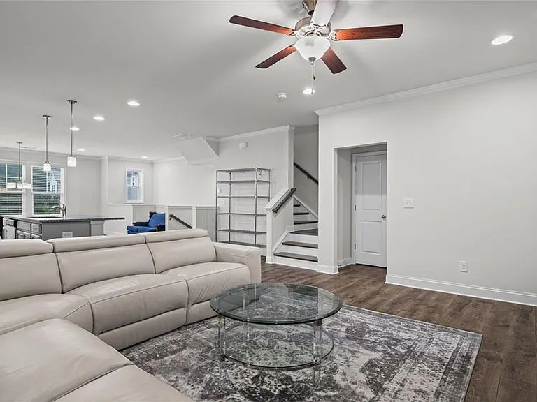 2779 White Oak Ln #20 — Photo 8