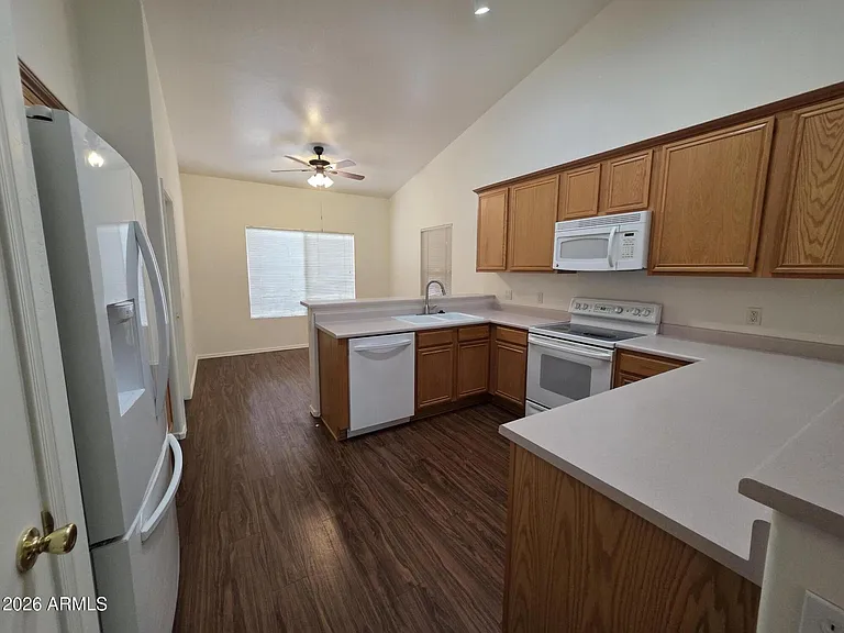 1825 W Desert Willow Dr — Photo 10