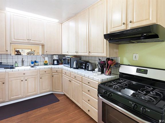 4th image of 272 Templeton Ave