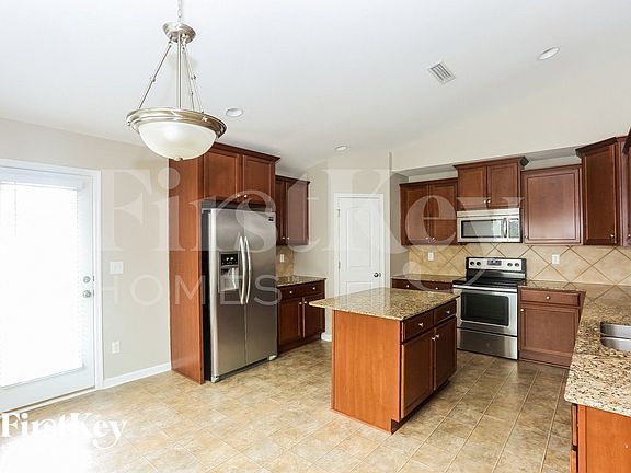 5th image of 875 Pointe Andrews Dr