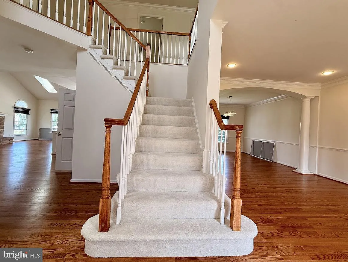 5 bed, 3.5 bath, 4151 sqft, $4,500 — Photo 2