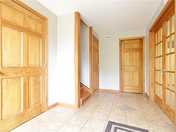 3rd image of 125 Lewis Ave