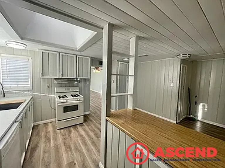 229 Philippine St — Photo 8
