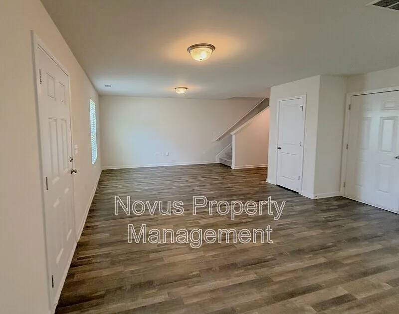 3 bed, 2.5 bath, 1610 sqft, $1,695 — Photo 3