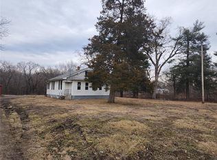 9367 Schaefer Rd, Staunton, IL 62088