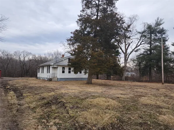 9367 Schaefer Rd, Staunton, IL 62088