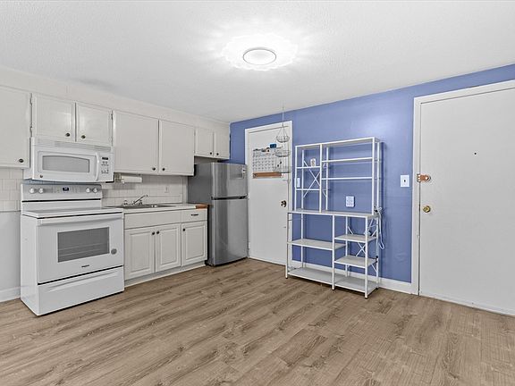 3rd image of 50 Danbury Dr APT 5