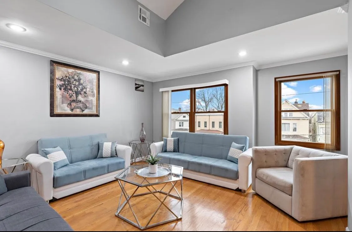 3 bed, $2,800 — Photo 2