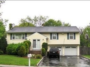 385 Wagner Ct, Paramus, NJ 07652