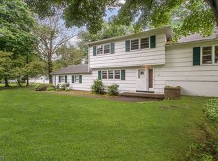 12 Aldom Cir, West Caldwell, NJ 07006