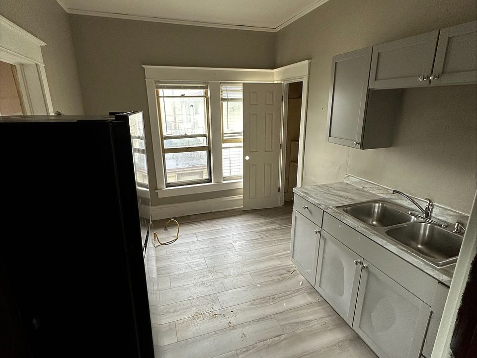 1st image of 130 E 2nd St #1/2