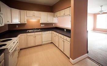5th image of 308 Riveranne Ct APT 212