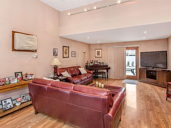 4th image of 17 Sunset Ln