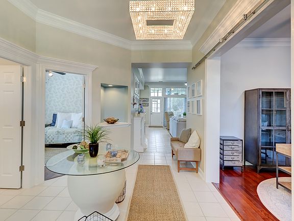 4th image of 32 Waterford Dr