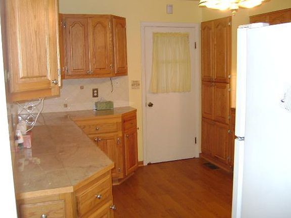 5th image of 1031 N Spencer St